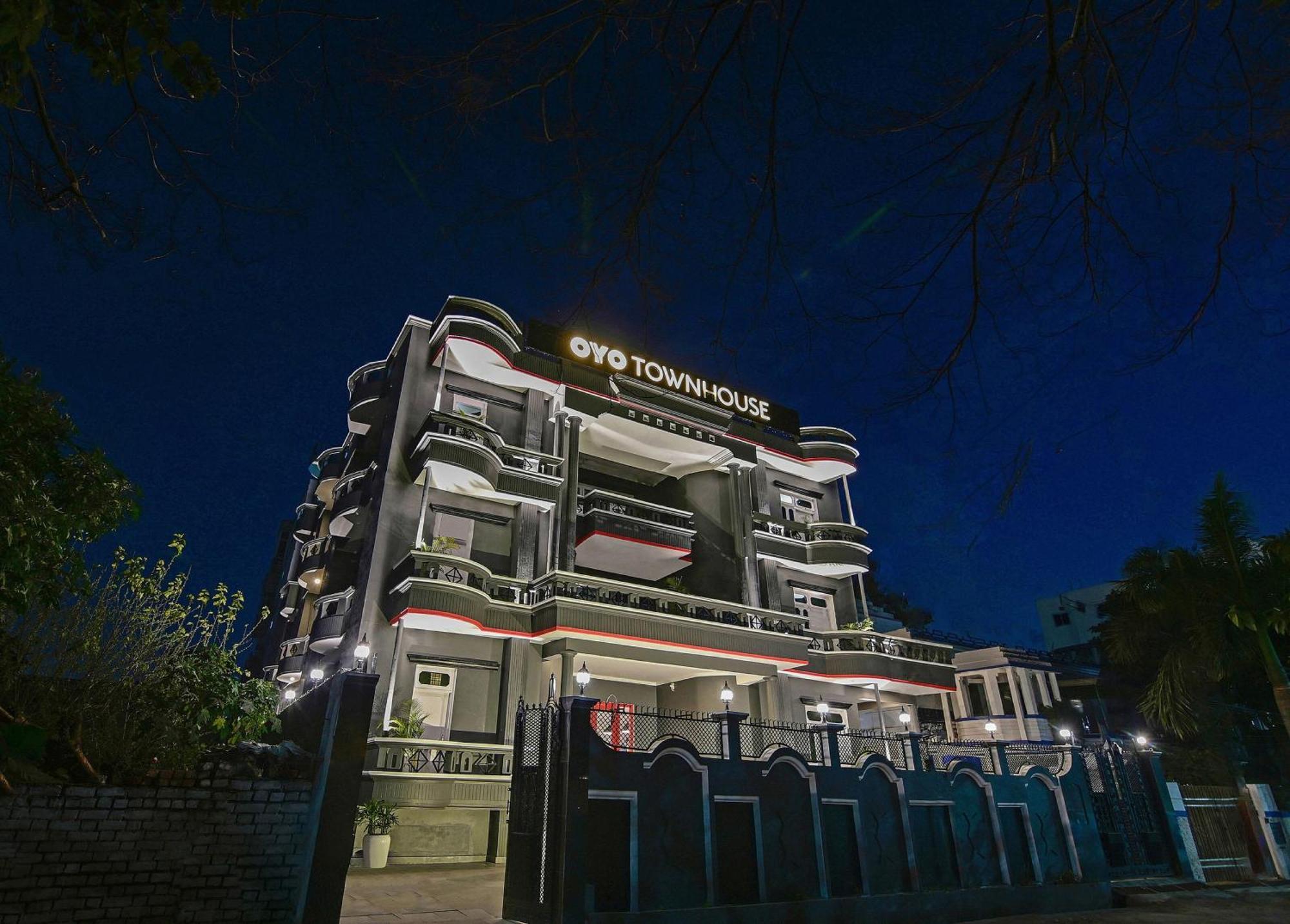 Super Townhouse Vijay Khand Gomti Nagar Hotel Lucknow Exterior photo