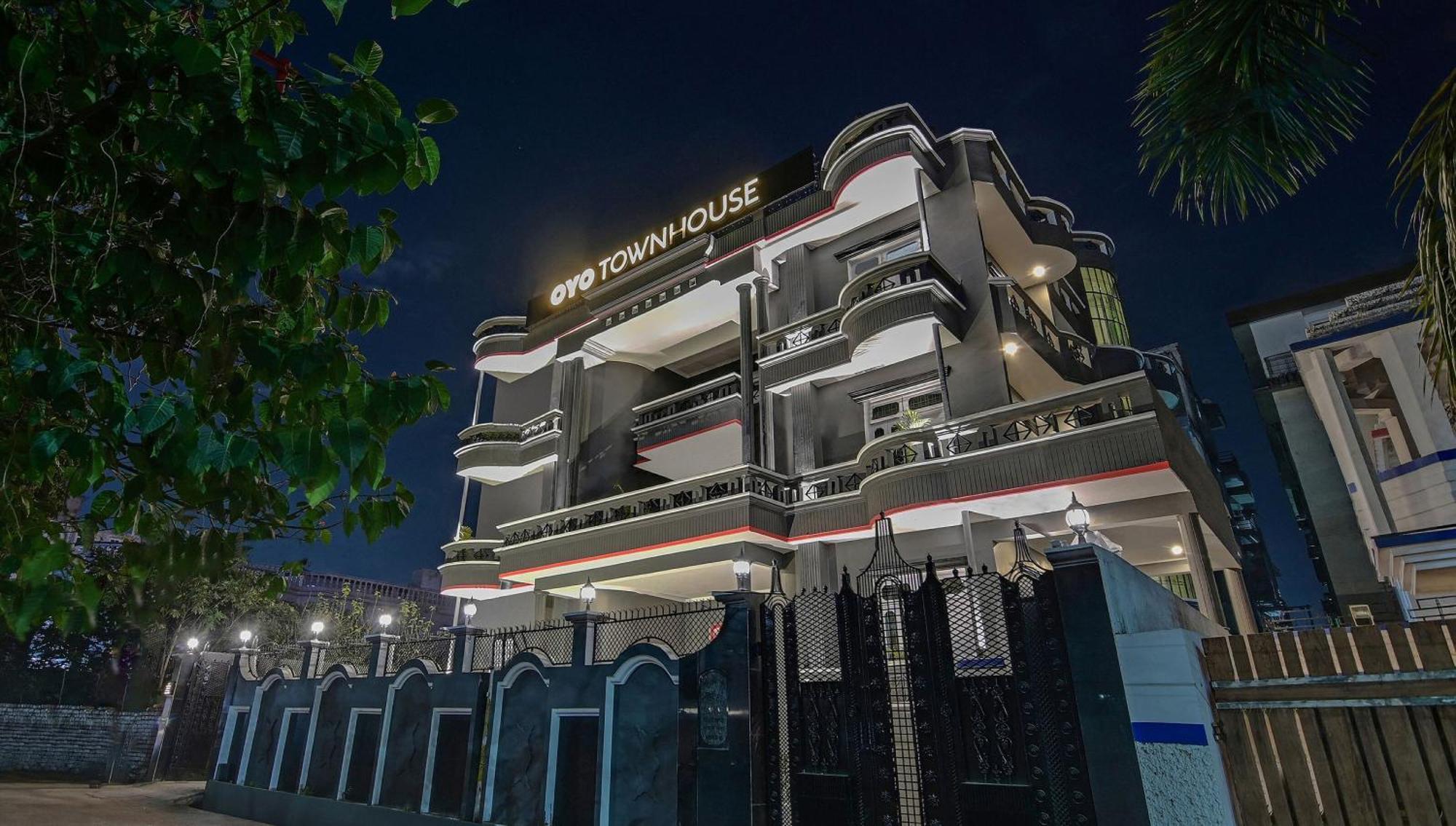 Super Townhouse Vijay Khand Gomti Nagar Hotel Lucknow Exterior photo